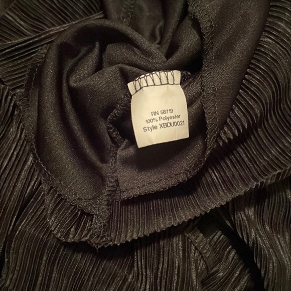 NY Collection: Black Ruffle Tank (XL) - Picture 4 of 5